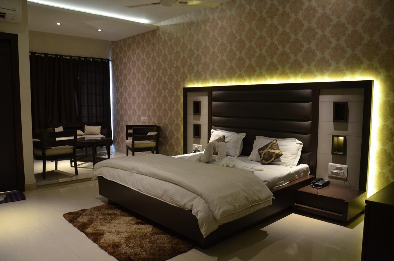 Hotel Aroma Inn Sirsa ภายนอก รูปภาพ