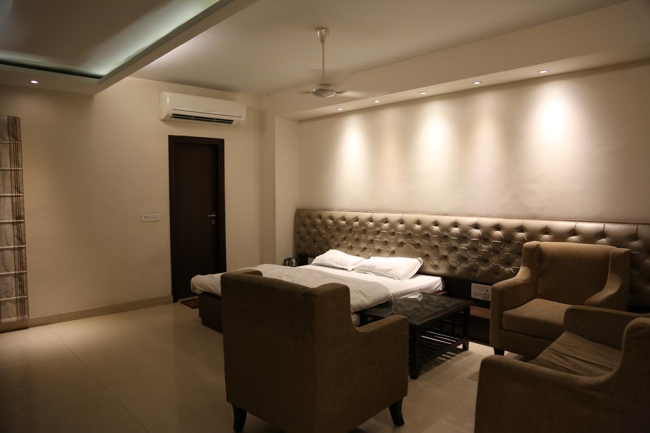 Hotel Aroma Inn Sirsa ภายนอก รูปภาพ