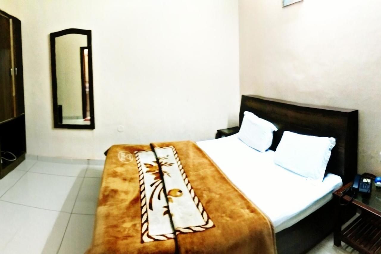 Hotel Aroma Inn Sirsa ภายนอก รูปภาพ