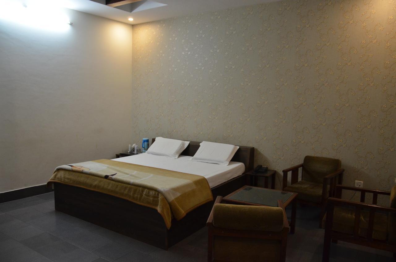 Hotel Aroma Inn Sirsa ภายนอก รูปภาพ